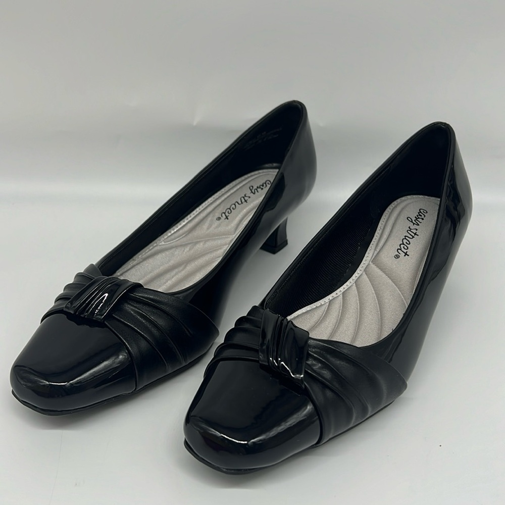 Easy Street Black Patent Waive Pumps Hourglass Block Kitten Heel Square 6.5 WIDE
